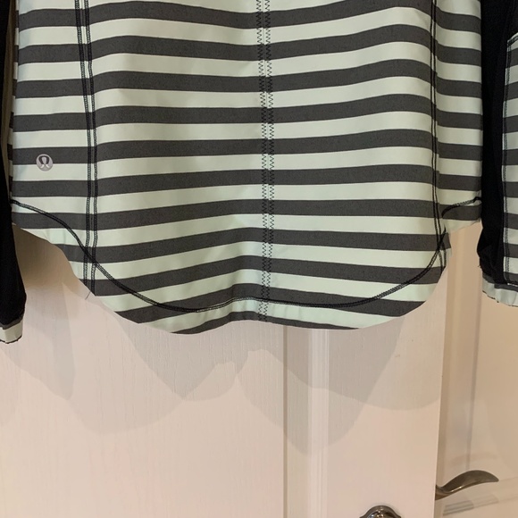 Lululemon Give Up and Glow Jacket, Size 4 (RARE) - Picture 6 of 14